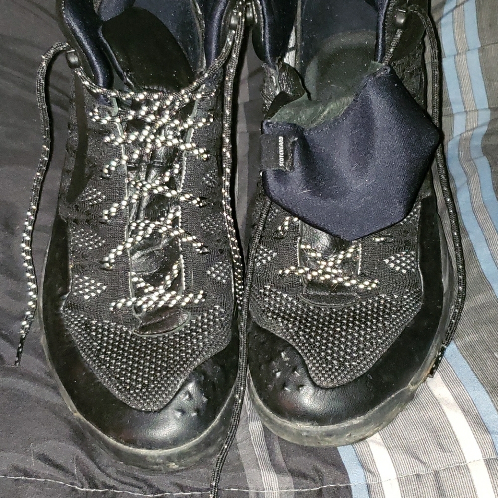 Nike light boots
